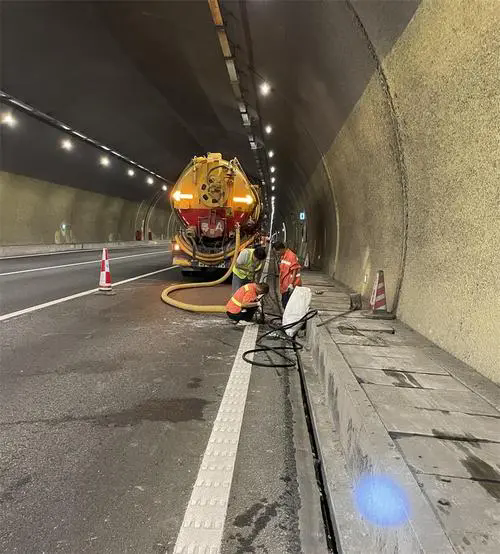 瑞安隧道排水渠清淤